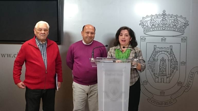 La Concejala de Deportes presenta el cierre de la programación deportiva navideña con el trofeo Manuel Moreno de fútbol