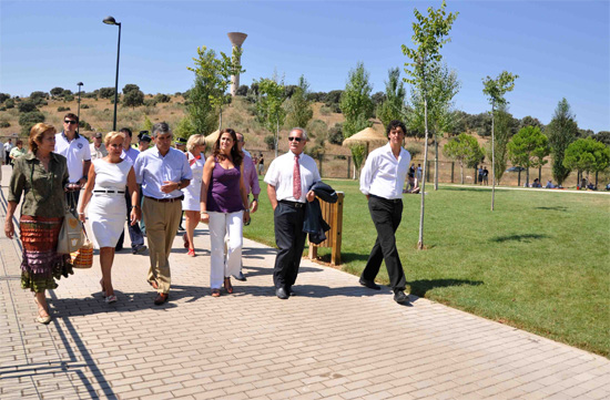 La alcaldesa de Ciudad Real inaugura oficialmente la Playa del Vicario