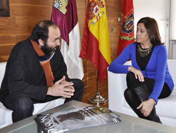 Producciones Narea presenta a la Alcaldesa de Ciudad Real el nuevo espectáculo que presentarán en Madrid en Cuaresma, 