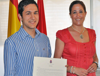 La alcaldesa de Ciudad Real recibe al ciudadano 75.000; Roberto Sánchez Romero,  un joven  profesor de colegio natural de Puertollano 
