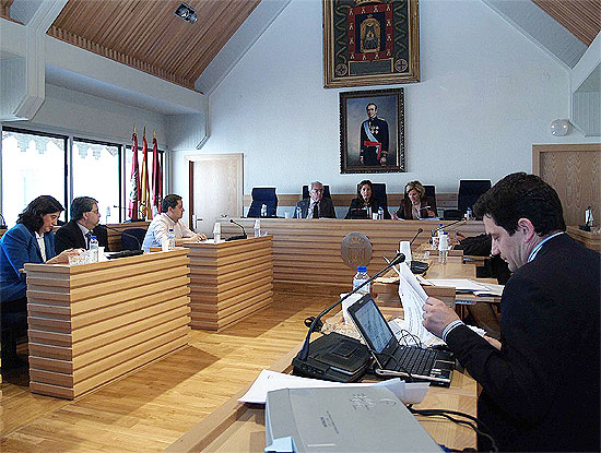 La alcaldesa se reune con la la Asociación 'Ciudad Real 2015' que ha dada cuenta del trabajo realizado