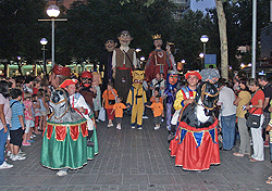Desfile de gigantes y cabezudos