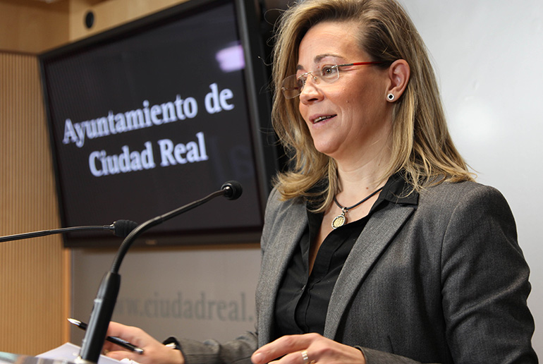 Lola Merino en rueda de prensa