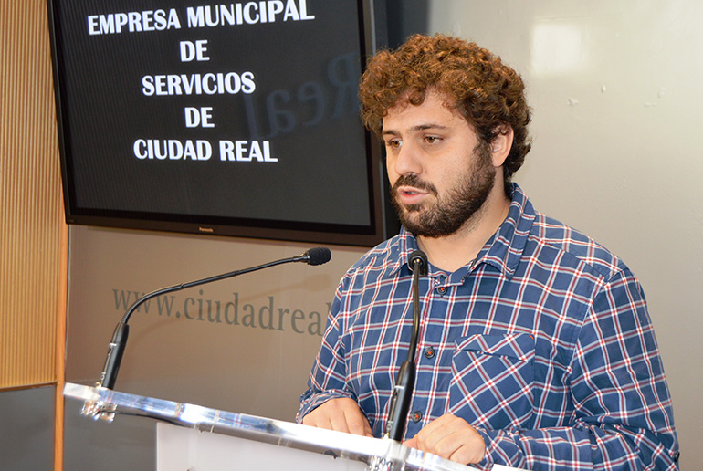 El nuevo presidente de la Empresa Municipal de Servicios de Ciudad Real, Jorge Fernández, en rueda de prensa