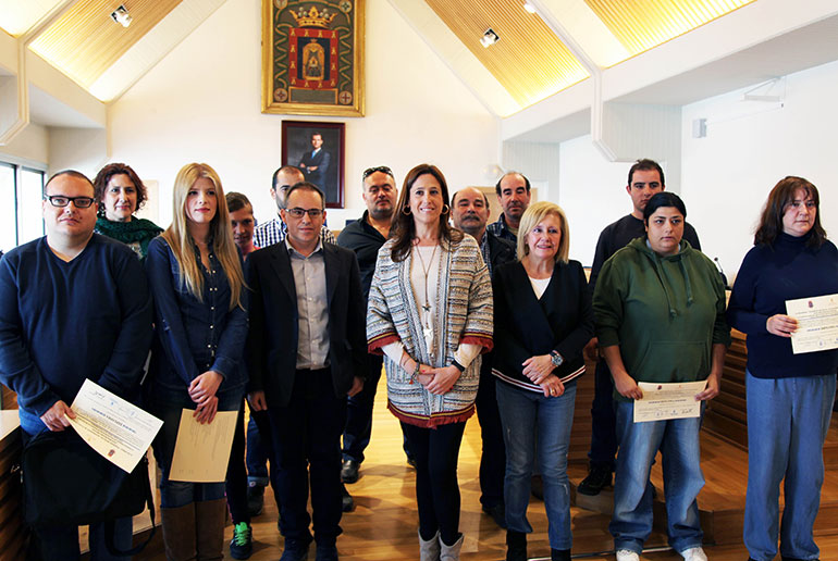 Entrega los diplomas del curso de prevención de riesgos laborales