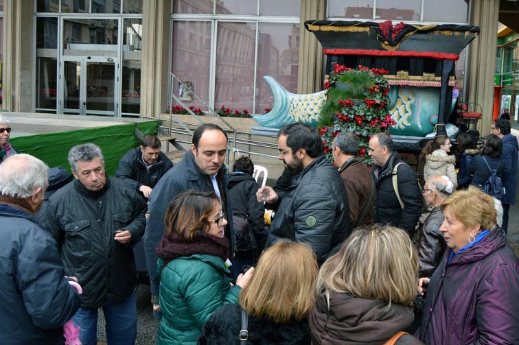 Duelo en la Plaza Mayor de Ciudad Real  por la muerte de Doña Sardina