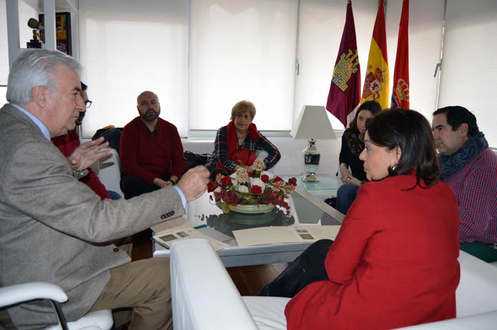 Mazantini presenta a la alcaldesa de Ciudad Real  los actos previstos por su 75 aniversario