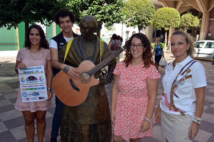 La Asociación Juvenil “El Quijote” despide el verano  con una gran fiesta en la Plaza de la Constitución