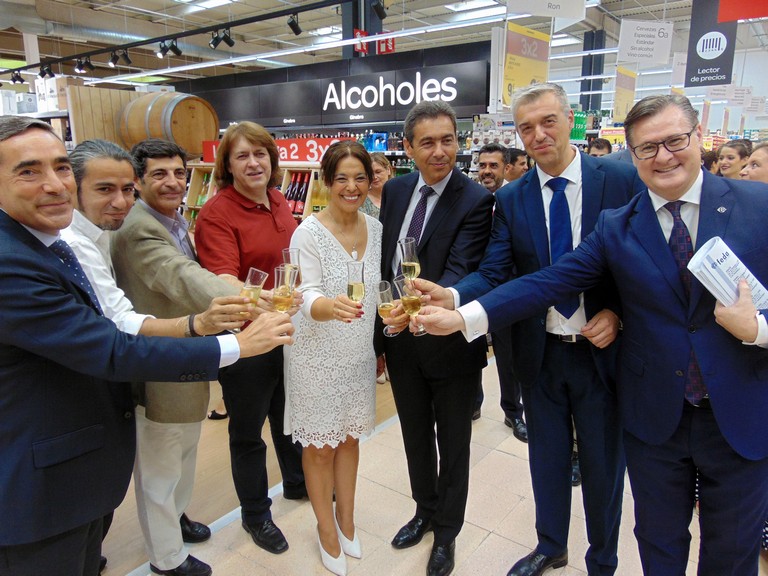 sus puertas Hipermercado de Carrefour en el Centro Comercial “El Parque”