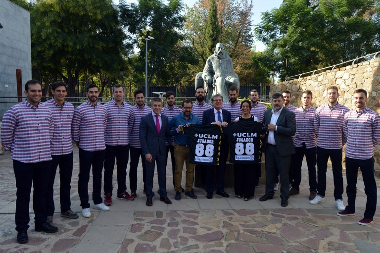 La  Universidad de Castilla-La Mancha esponsoriza al Club Balonmano Ciudad Real