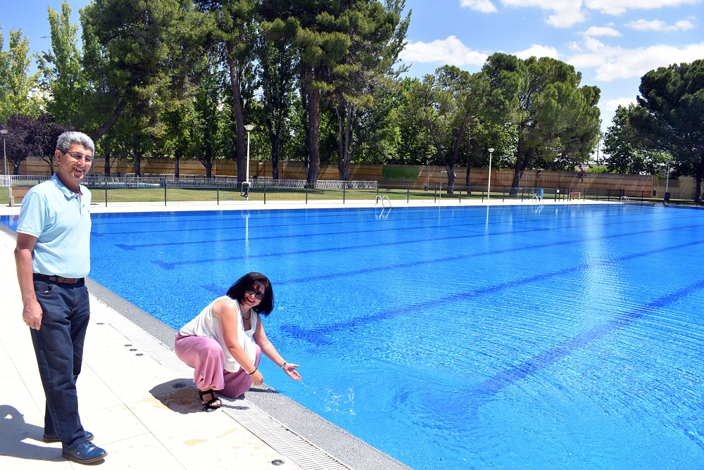 piscinas de verano del Rey Juan Carlos I y Puerta de Santa María