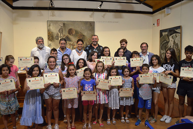 Entrega de diplomas de los Cursos de Pintura López Villaseñor