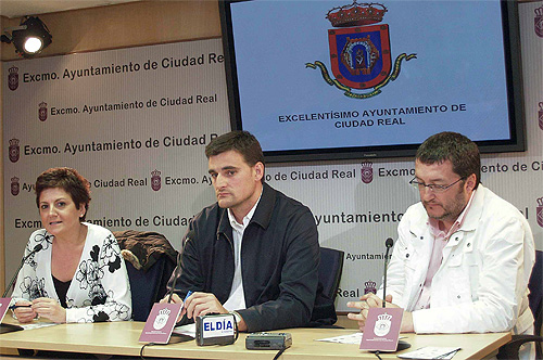 El Ayuntamiento patrocina por octavo año consecutivo la Feria del Libro de Ciudad Real, mientras que Junta y Diputación dan la espalda a este evento cultural