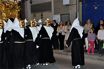 Rosa Romero durante las procesiones