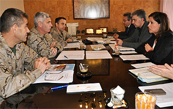 Reunión entre las autoridades municipales y militares
