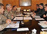 Reunión entre las autoridades municipales y militares