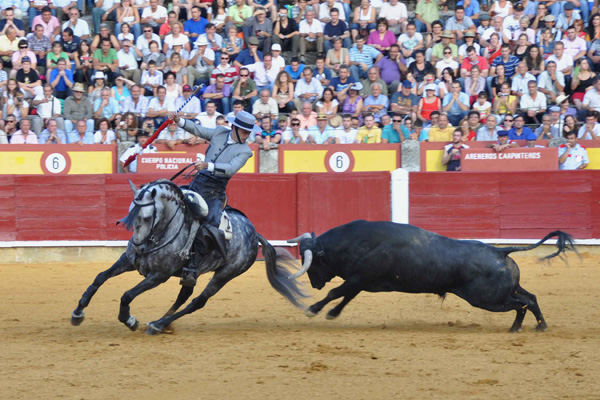 La alcaldesa de Ciudad Real en la corrida de rejones