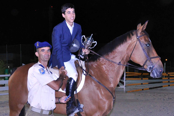 La alcaldesa de ciudad real entregó los premios a los ganadores de la 19ª prueba del Concurso Hípico Nacional de saltos que se celebró el pasado sábado