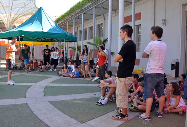 Grupo de niños jugando