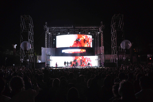 Miguel Bosé durante su concierto Cardio Tour en Ciudad Real