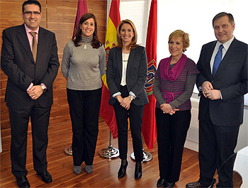 La alcaldesa junto a la presidenta del Parlamento Vasco