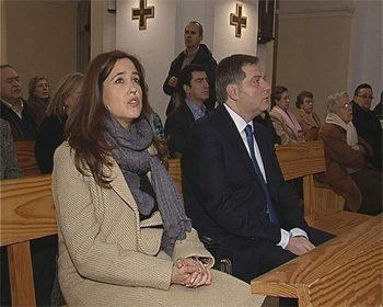 La alcaldesa renovando el voto con la Inmaculada Concepción