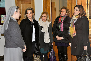 Rosa Romero durante la visita a la Residencia Hijas de María Inmaculada