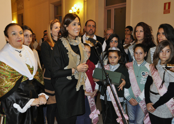 La Alcaldesa inaugura el Belén Municipal y aboga por seguir manteniendo la tradición y la esencia de la Navidad