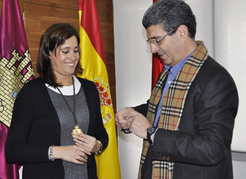 La Alcaldesa recibe a la Hermandad de la Santa Cena para conocer los actos organizados con motivo del 50 Aniversario que esta Hermandad de Semana Santa ha organizado para el próximo año