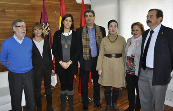 La Alcaldesa recibe a la Hermandad de la Santa Cena para conocer los actos organizados con motivo del 50 Aniversario que esta Hermandad de Semana Santa ha organizado para el próximo año