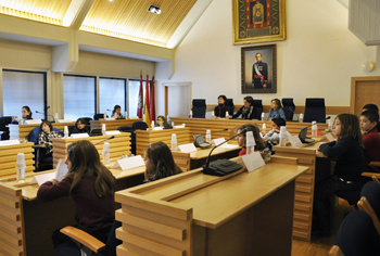 El Ayuntamiento de Ciudad Real acoge el primer pleno escolar municipal del curso en el que participan representantes de todos los colegios de la ciudad