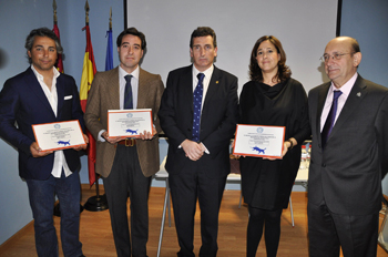 El Colegio de Veterinarios de Ciudad Real entregaba este miércoles sus tradicionales premios taurinos. Reunido el jurado se acordó que la mejor corrida de todos de esta temporada en la Provincia fue la celebrada el pasado 18 de Agosto en la capital