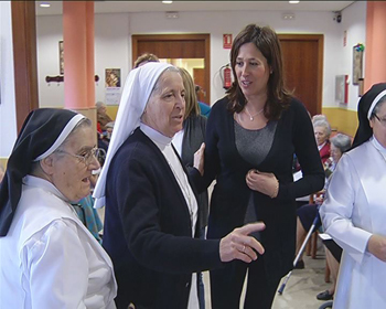 La Alcaldesa visita la residencia de ancianos El Santo Ángel