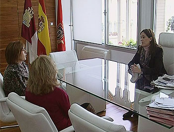 La alcaldesa durante la reunión