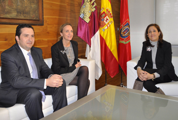 La Alcaldesa de Ciudad Real y la Consejera de Empleo mantienen un encuentro para seguir coordinando políticas conjuntas de desarrollo