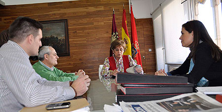 Runión de la alcaldesa con la presidenta de Manos Unidas