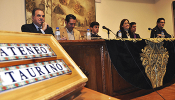 La Alcaldesa de Ciudad Real participa en el coloquio taurino "Los toros y la cultura 2013", organizado por el ateneo taurino manchego y la Concejalía de Cultura