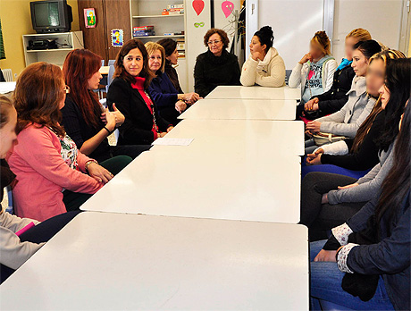 La alcaldesa de Ciudad Real ha visitado la Escuela de Padres