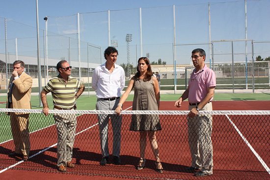 La alcaldesa inaugura las nuevas instalaciones deportivas del Rey Juan Carlos I