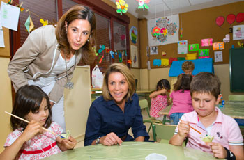 Visita de Cospedal a escuelas de verano