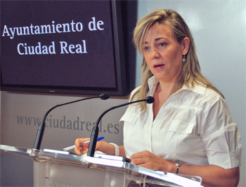 Lola Merino en rueda de prensa