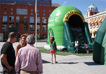 Rosario Roncero viendo la campaña de Ecovidrio