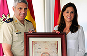 La alcaldesa con el Teniente Coronel , García Romera