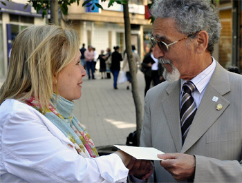 Amparo Messía colaborando con la AECC