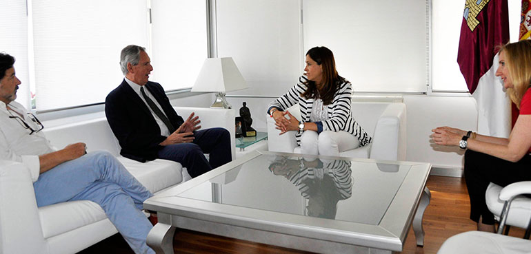 La alcaldesa se ha reunido con el director de Cáritas Ciudad Real