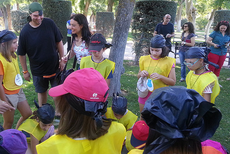La alcaldesa de Ciudad Real ha visitado a los participantes en el parque de Gasset