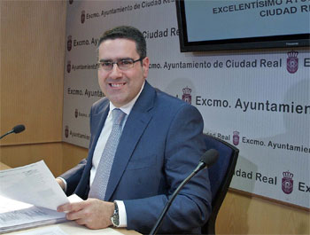 El presupuesto del Ayuntamiento para este año contempla 6 millones de euros de inversión municipal, no generará más deuda y asegura todos los servicios a los ciudadanos