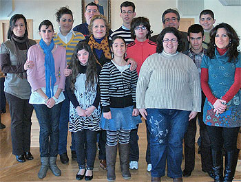 Carmen Sancho recibe a un grupo de alumnos del Colegio de Educación Especial La Laguna de Puertollano