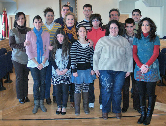 Carmen Sancho recibe a un grupo de alumnos del Colegio de Educación Especial La Laguna de Puertollano