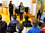 La alcaldesa con los alumnos del C.P. Carlos Eraña